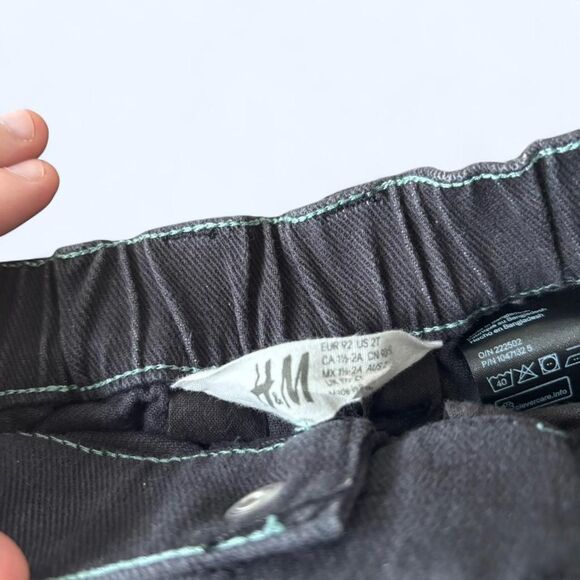 H&M Toddler Black Denim Shorts - Picture 3 of 4